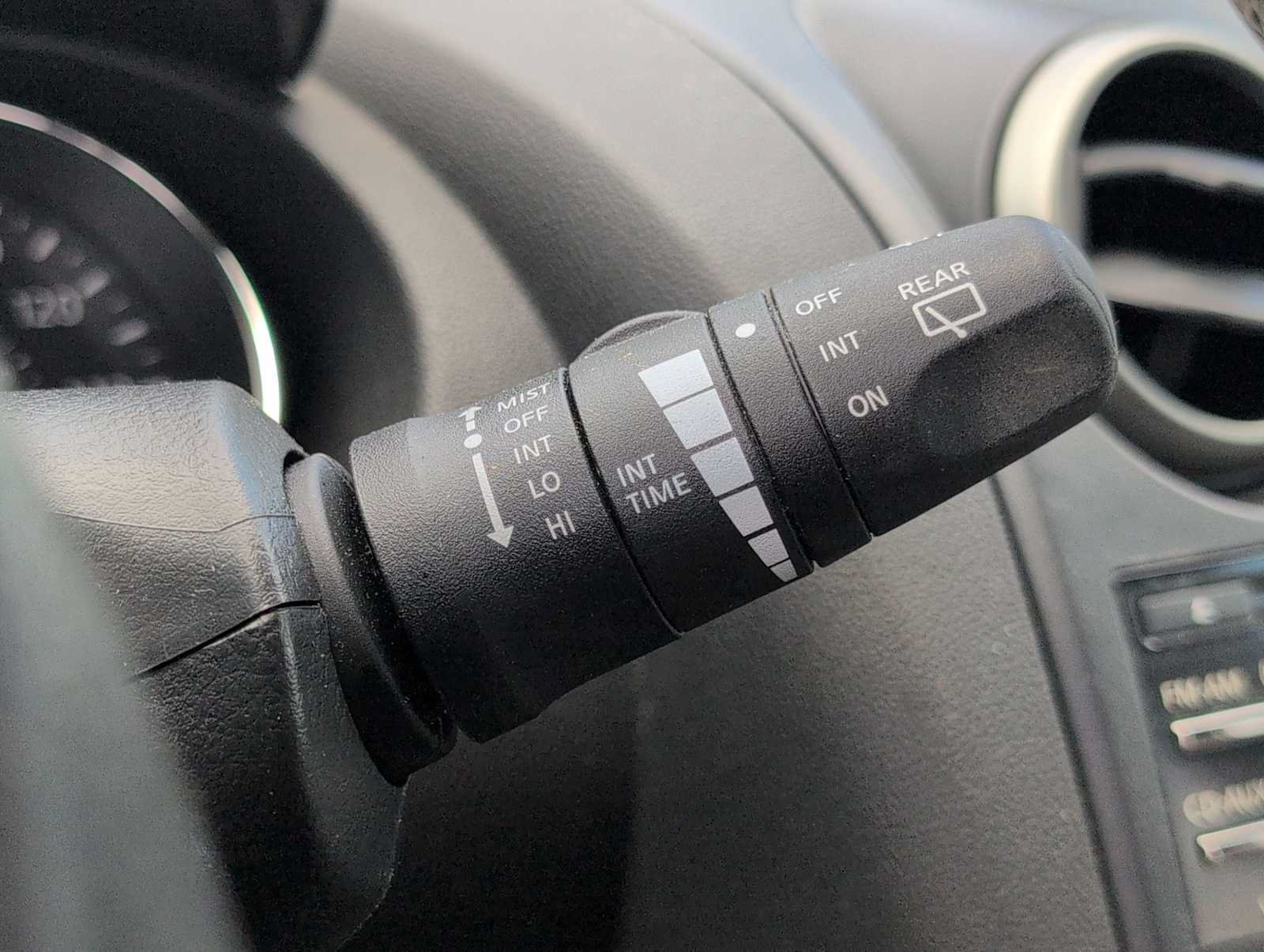 Used 2013 Nissan Rogue SV FWD image 25