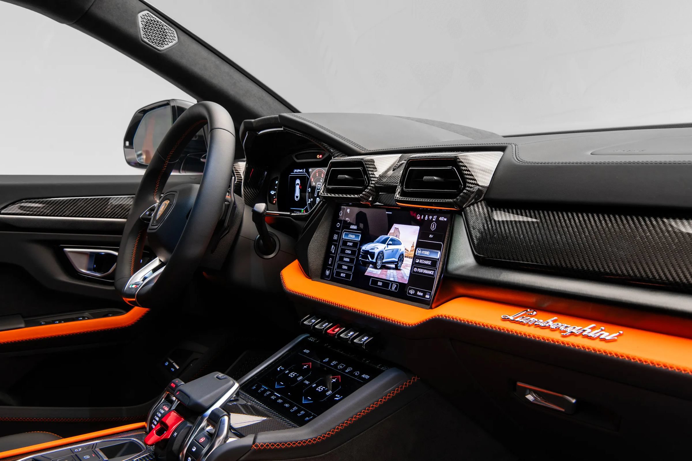 Used 2026 Lamborghini Urus SE AWD/4WD image 2