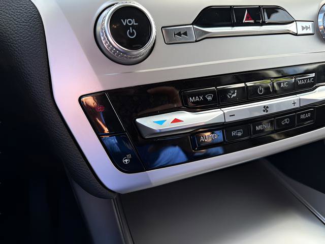 Certified 2022 Ford Explorer XLT w/ Equipment Group 202A AWD/4WD image 24