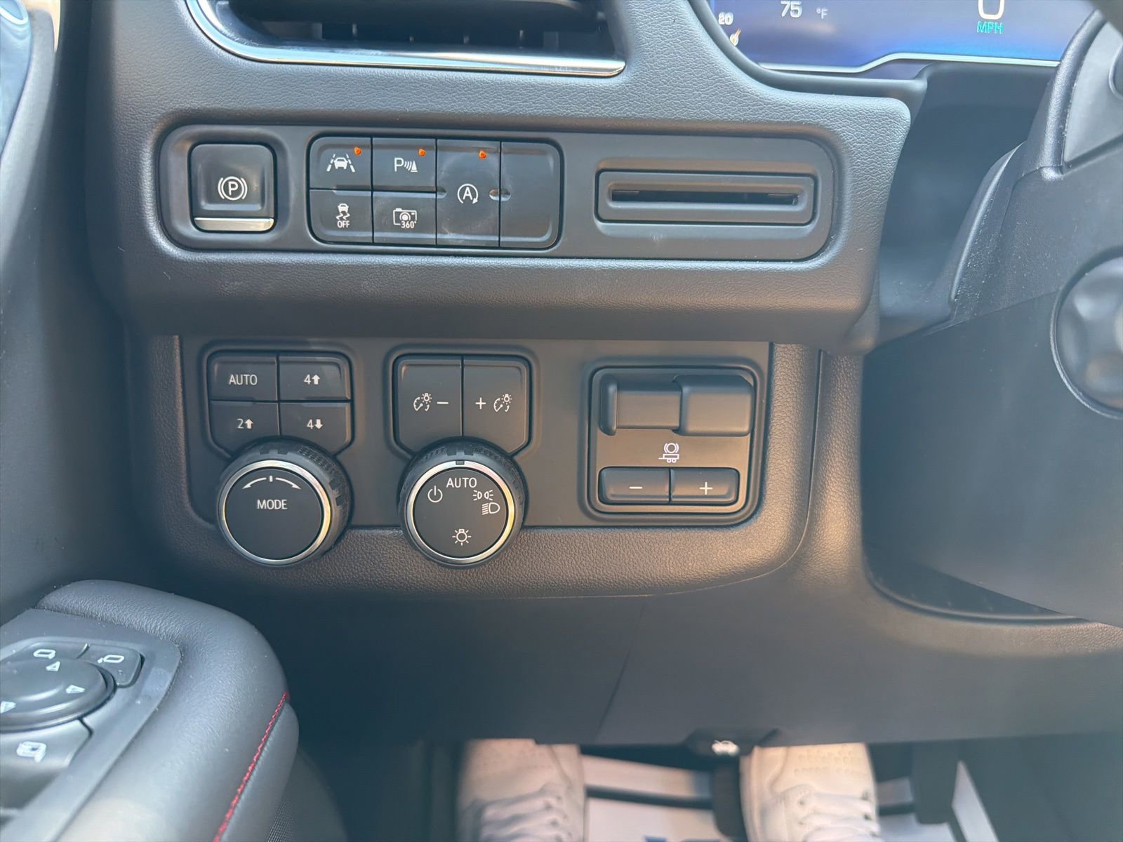 Used 2023 Chevrolet Tahoe RST w/ Luxury Package AWD/4WD image 19