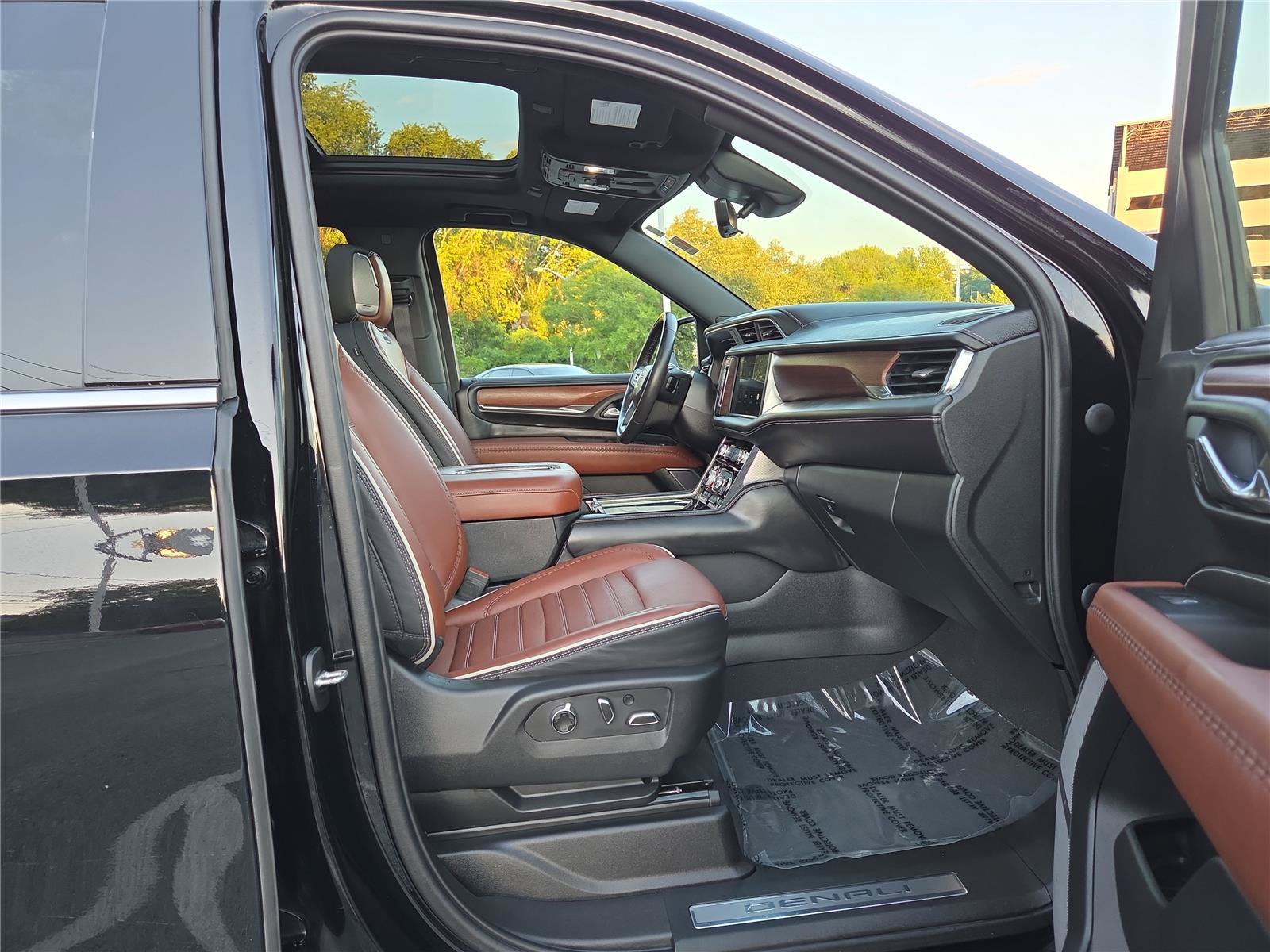 Used 2023 GMC Yukon XL Denali Ultimate AWD/4WD image 27