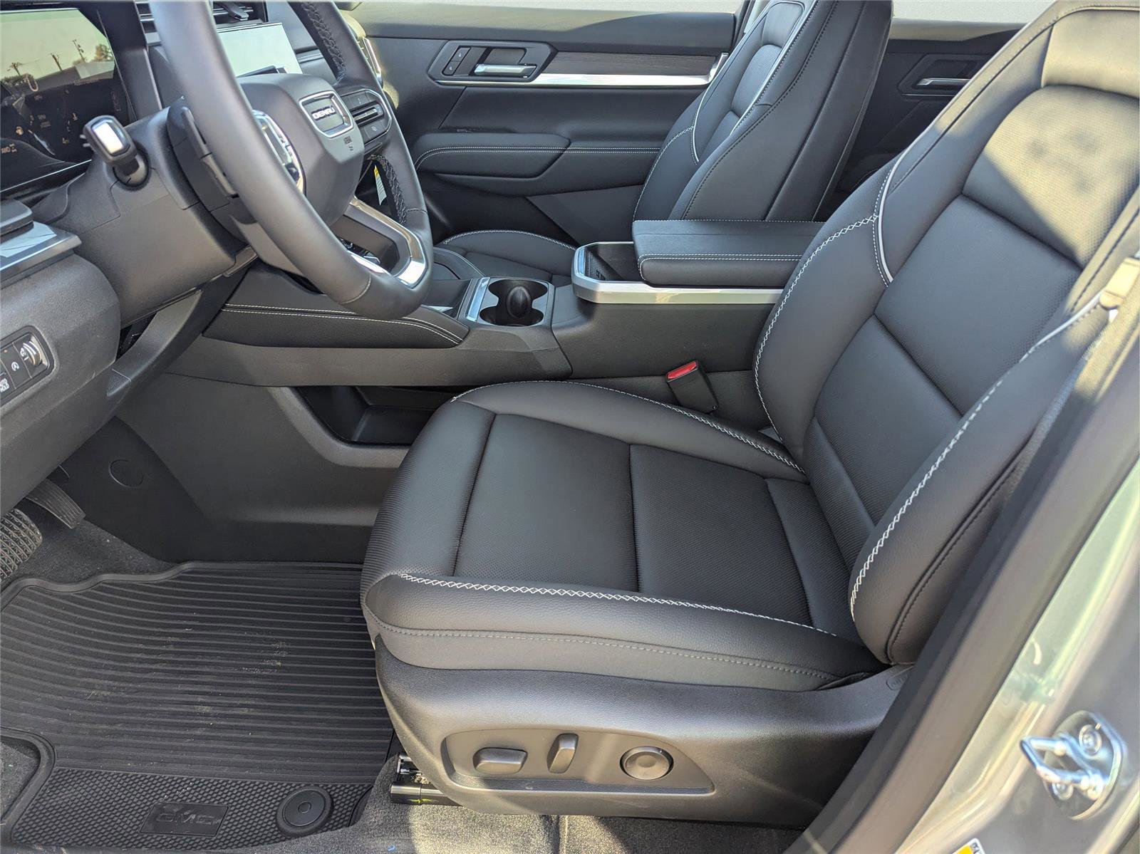 New 2026 GMC Terrain Denali AWD/4WD image 23