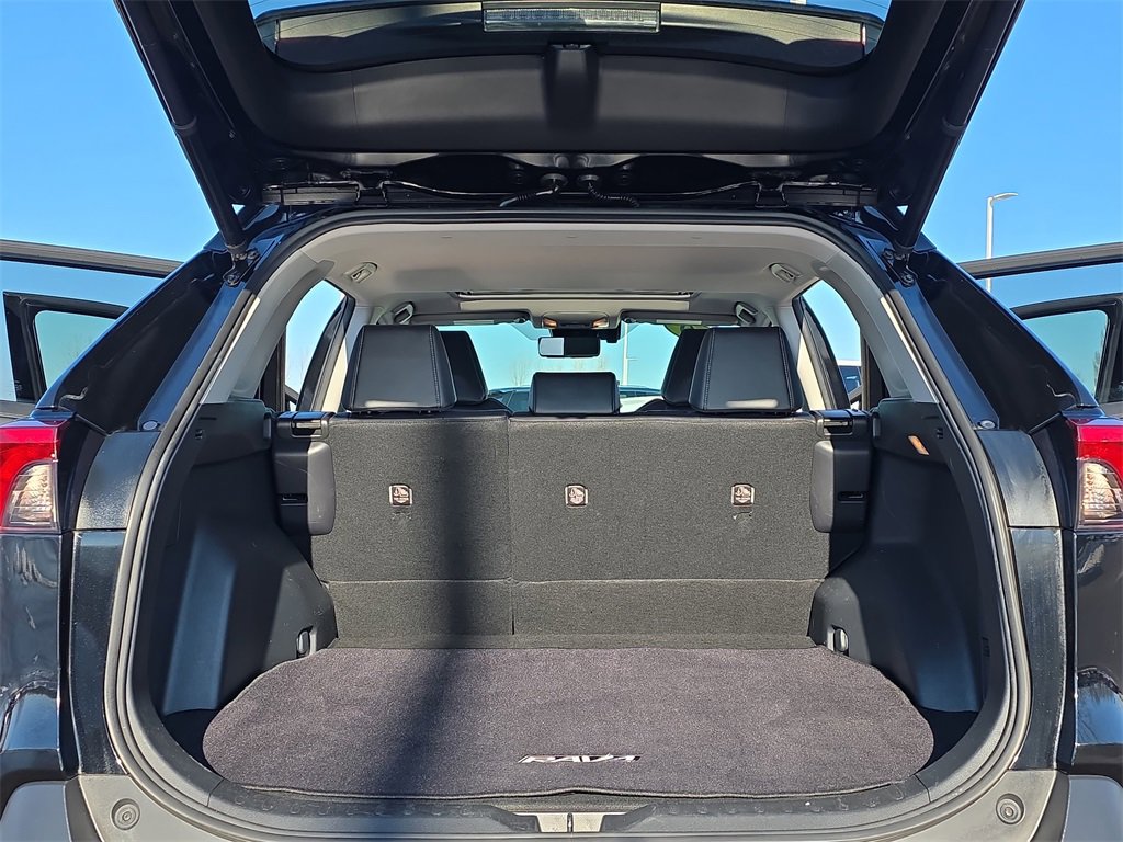 Used 2019 Toyota RAV4 Limited image 12