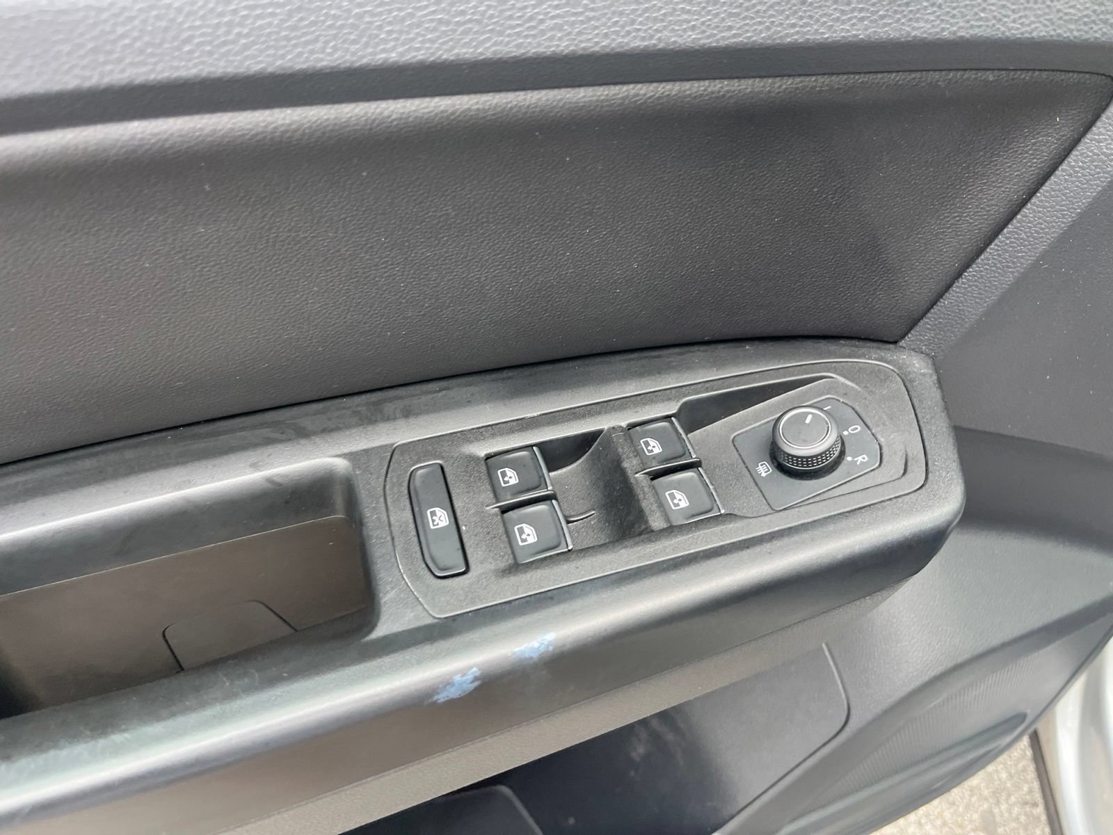 Used 2018 Volkswagen Atlas SE FWD image 12
