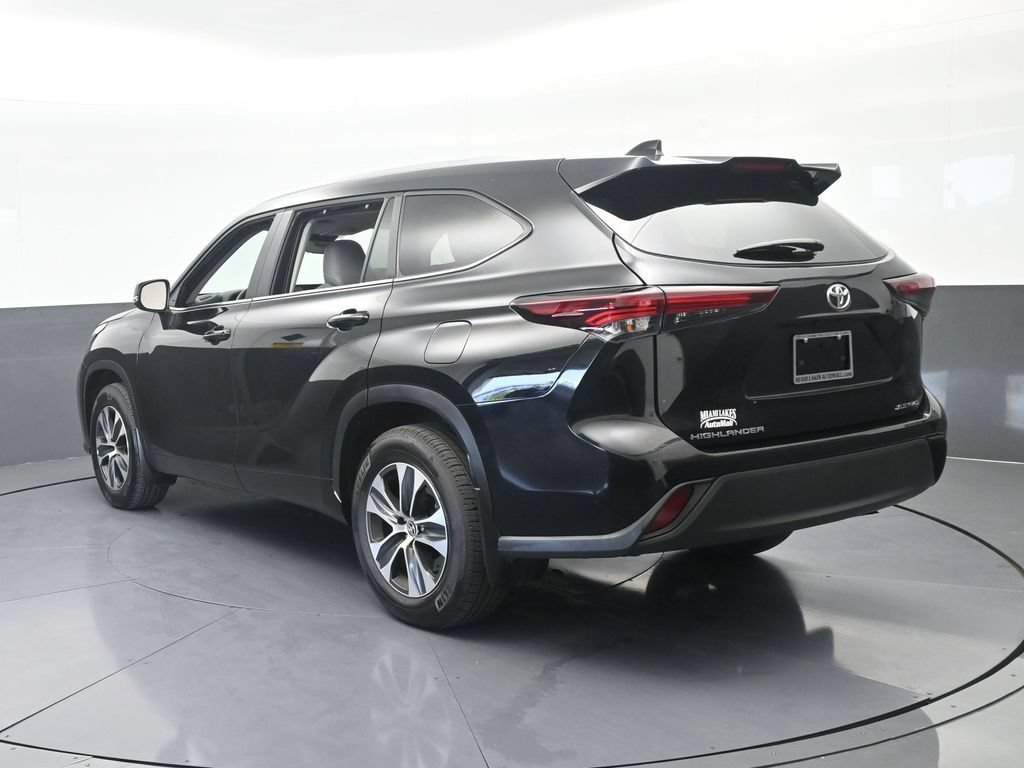 Used 2026 Toyota Highlander XLE AWD/4WD image 4