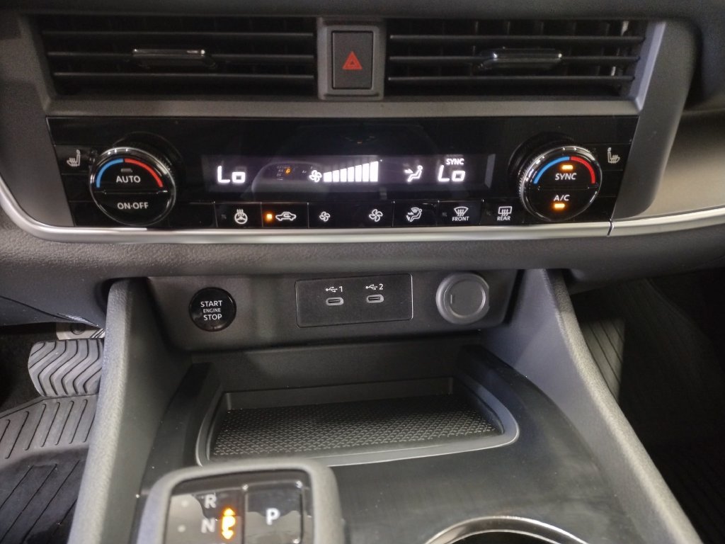 Used 2026 Nissan Rogue SV w/ Cold Weather Package AWD/4WD image 32