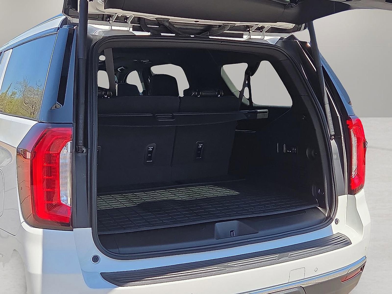 Certified 2022 GMC Yukon XL SLT w/ SLT Premium Package image 8