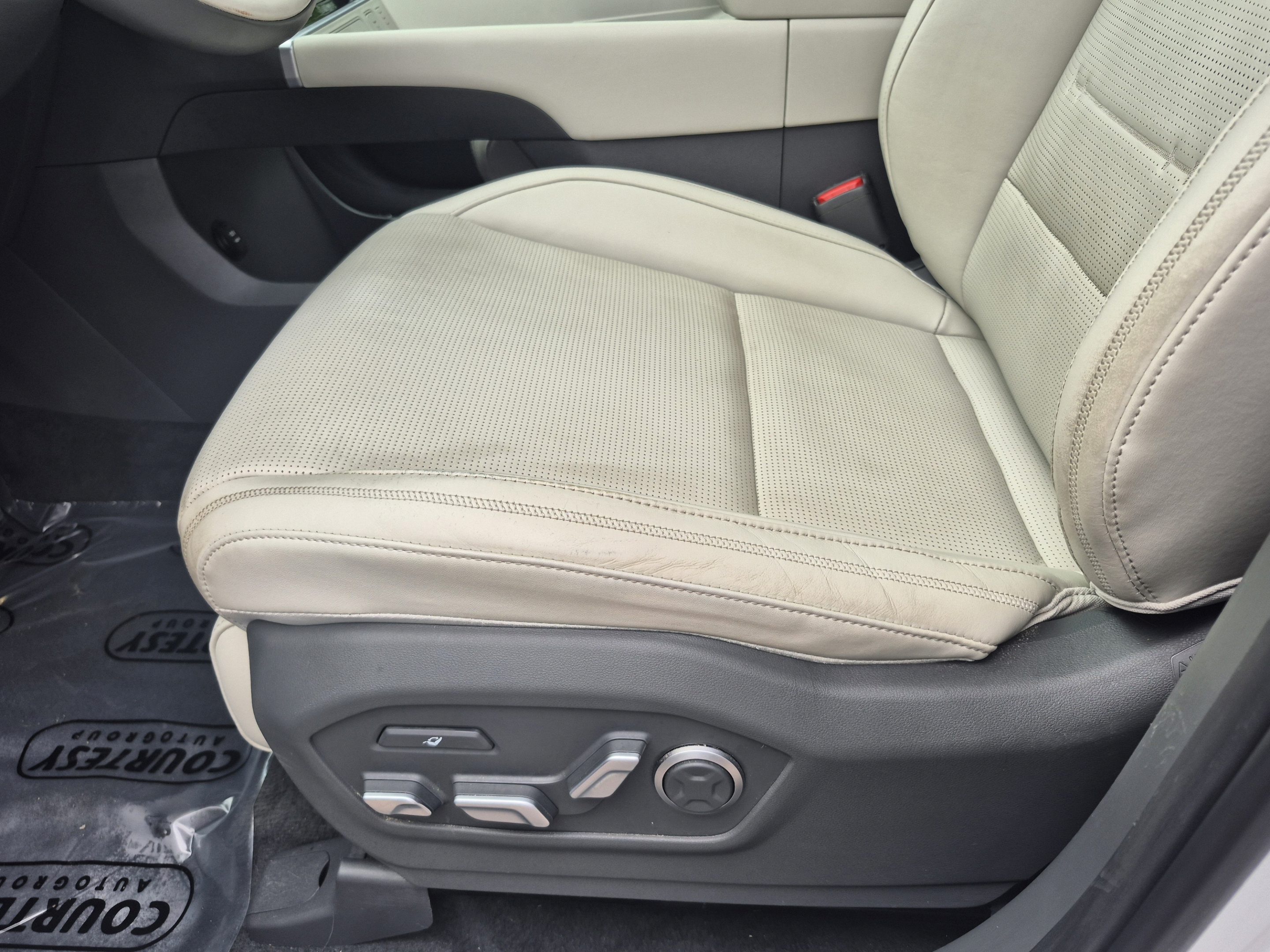 Used 2024 Hyundai Santa Fe Calligraphy AWD/4WD image 23