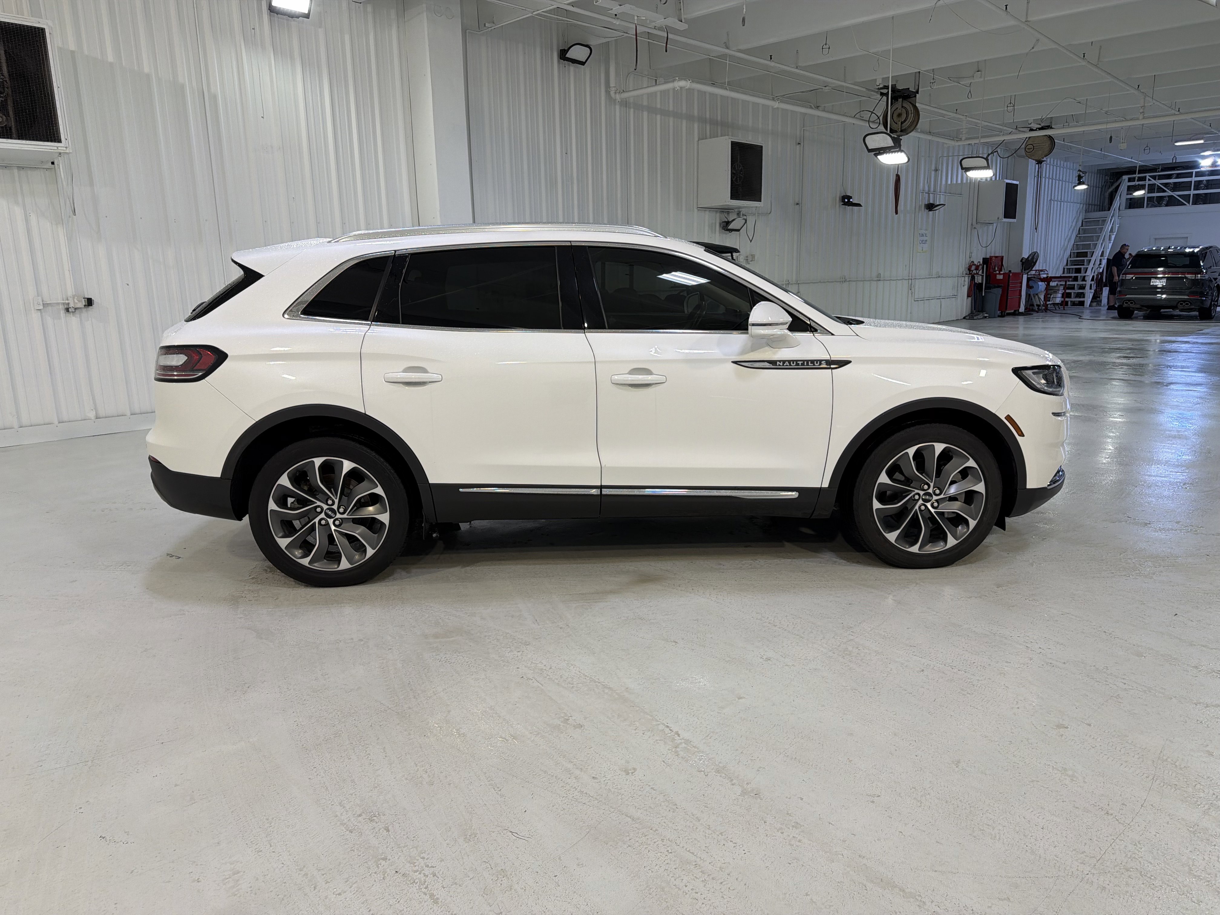 Used 2023 Lincoln Nautilus Reserve w/ Luxury Package AWD/4WD image 6