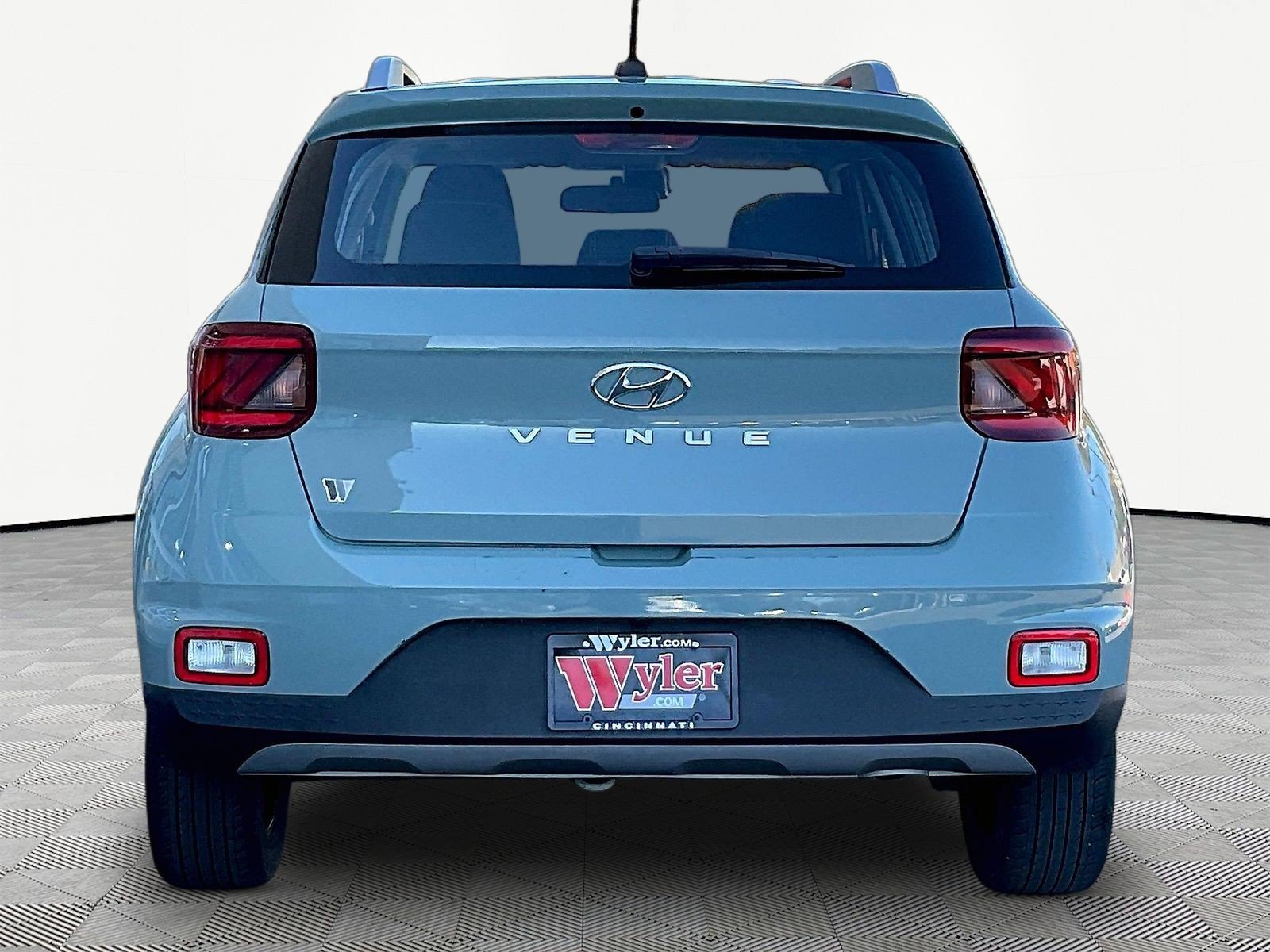 Used 2025 Hyundai Venue SEL FWD image 5