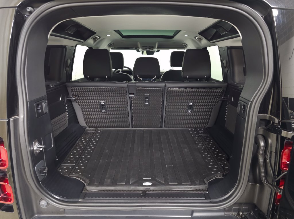 Certified 2025 Land Rover Defender 110 S AWD/4WD image 5