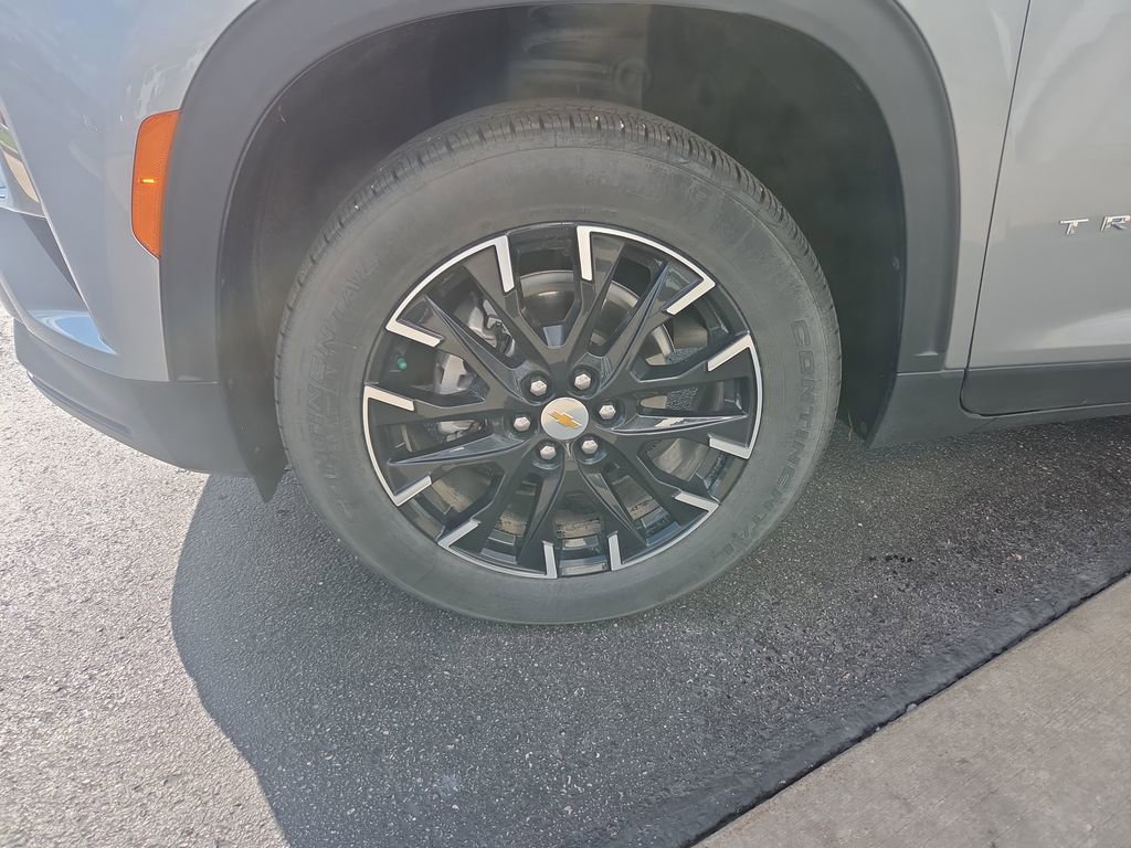 Certified 2025 Chevrolet Traverse LT w/ Sun and Wheel Package AWD/4WD image 34