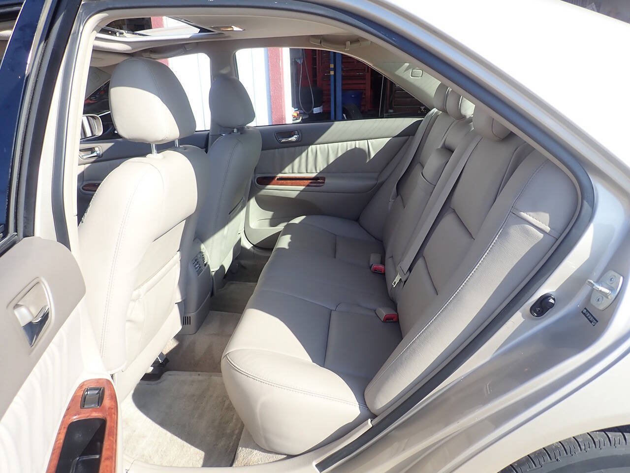 Used 2006 Toyota Camry XLE w/ VSC & Side Airbag Pkg FWD image 12