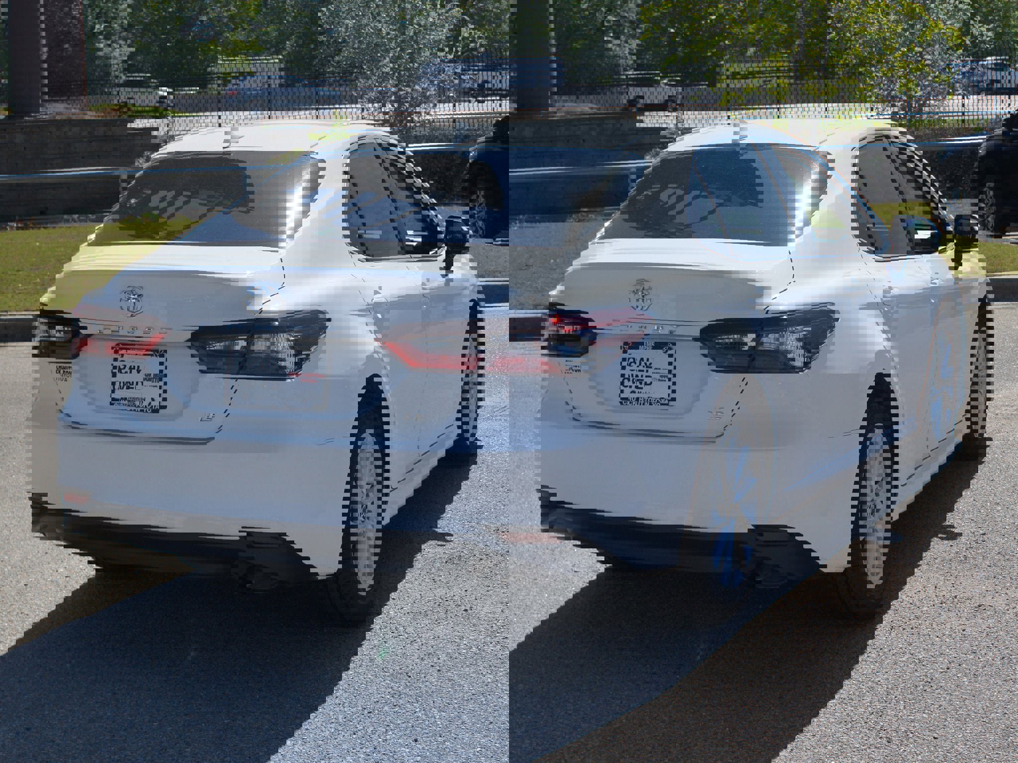 Used 2024 Toyota Camry LE FWD image 16