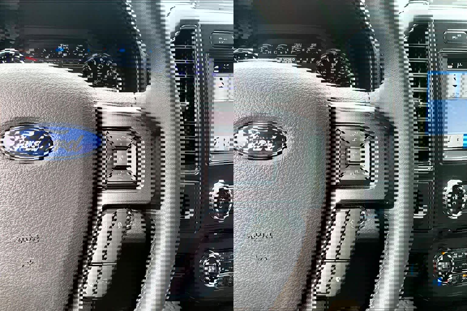 Used 2018 Ford Expedition Limited w/ Equipment Group 301A RWD image 25