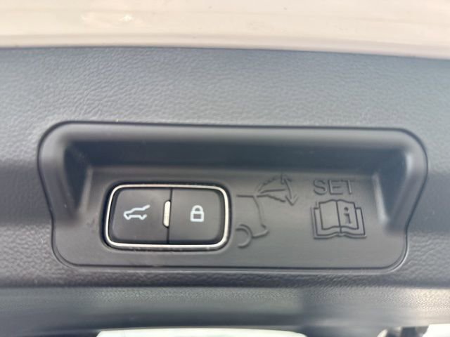 Used 2020 Ford Explorer XLT w/ Equipment Group 202A image 13