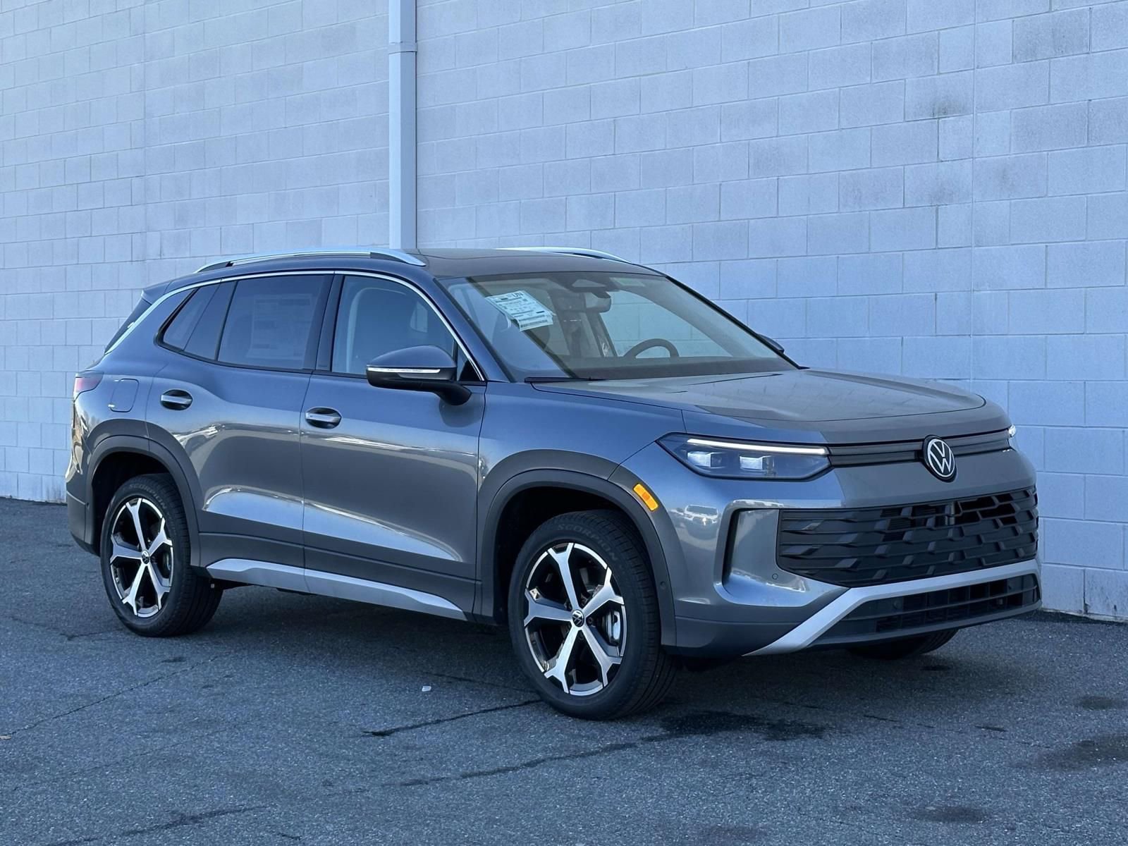 New 2026 Volkswagen Tiguan SE image 8