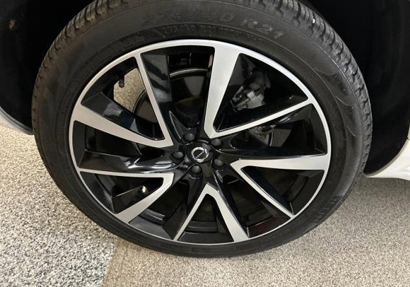 Certified 2024 Volvo XC90 B6 Ultimate w/ Protection Package Premier image 21