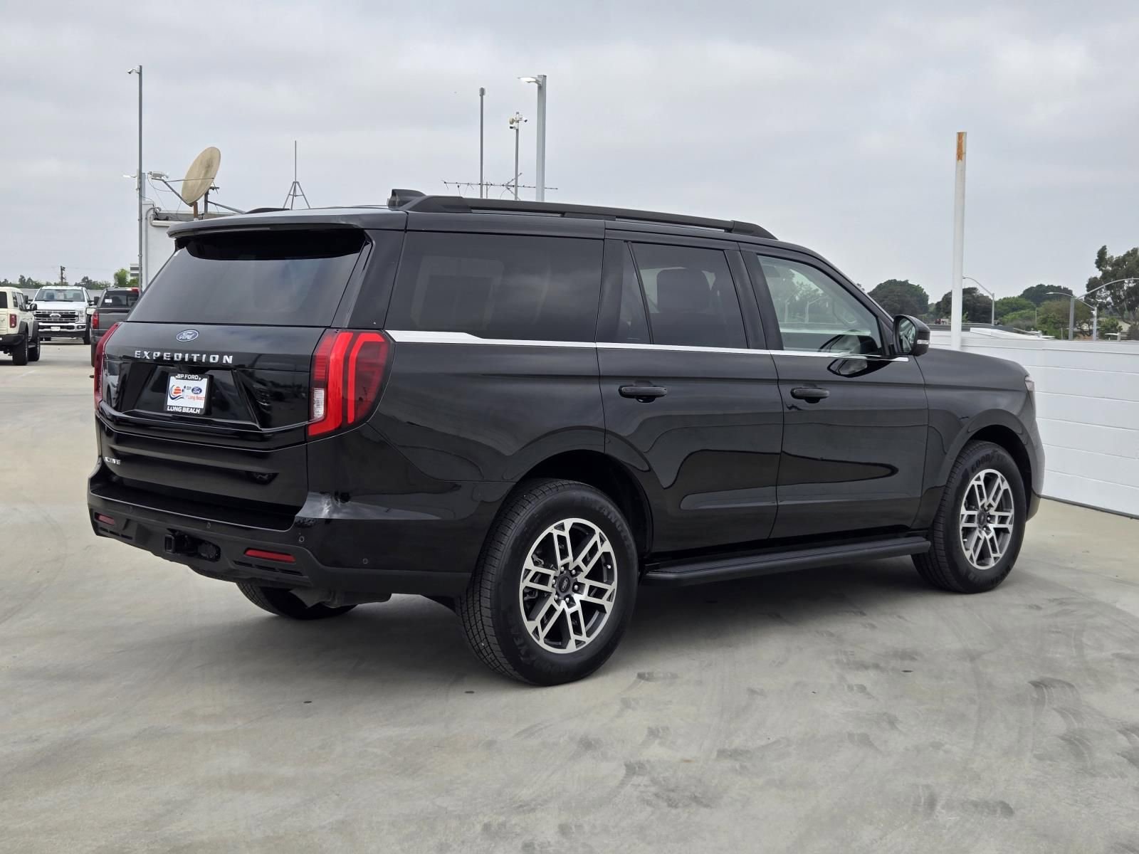 Used 2025 Ford Expedition Active image 4