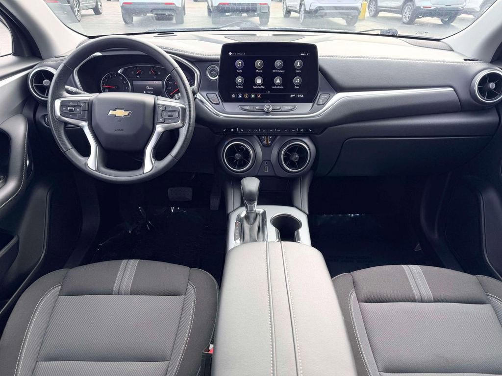 Used 2025 Chevrolet Blazer LT image 3