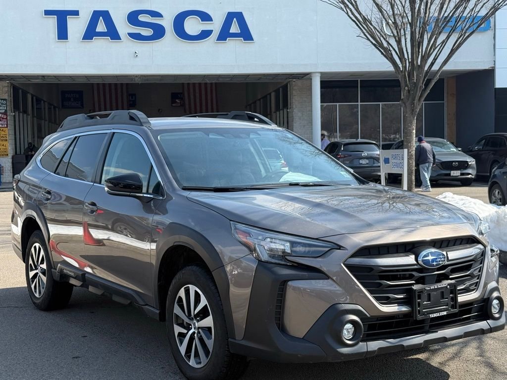 Used 2024 Subaru Outback Premium image 1