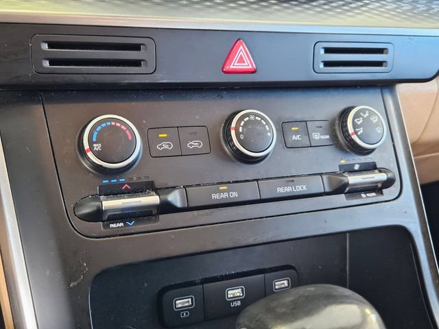 Used 2022 Kia Carnival LX FWD image 11
