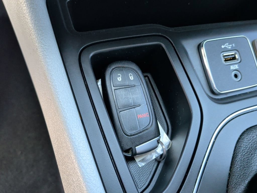 Used 2020 Jeep Cherokee Latitude Plus FWD image 46