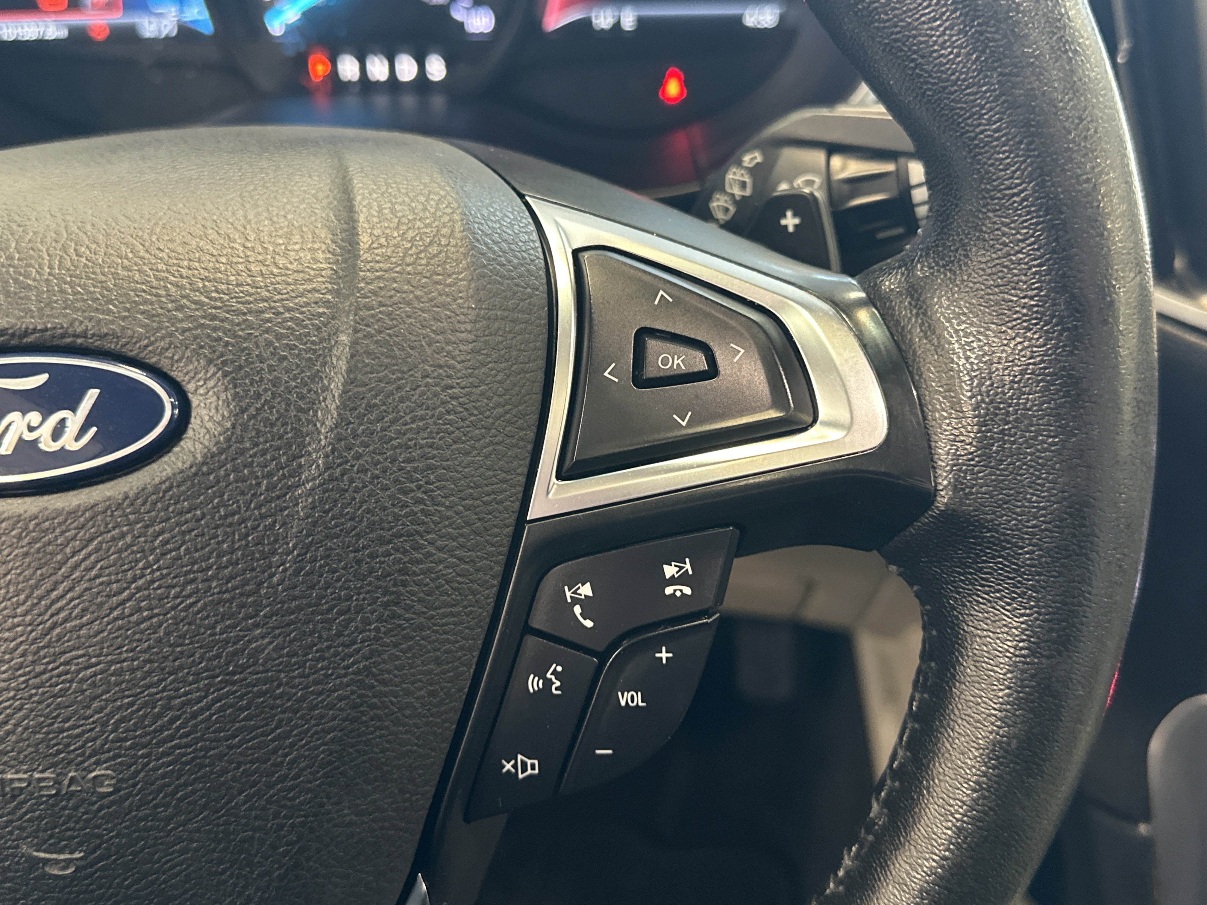 Used 2019 Ford Edge Titanium w/ Cold Weather Package image 34