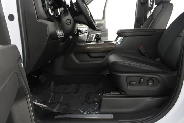 New 2026 GMC Sierra 1500 SLT image 18