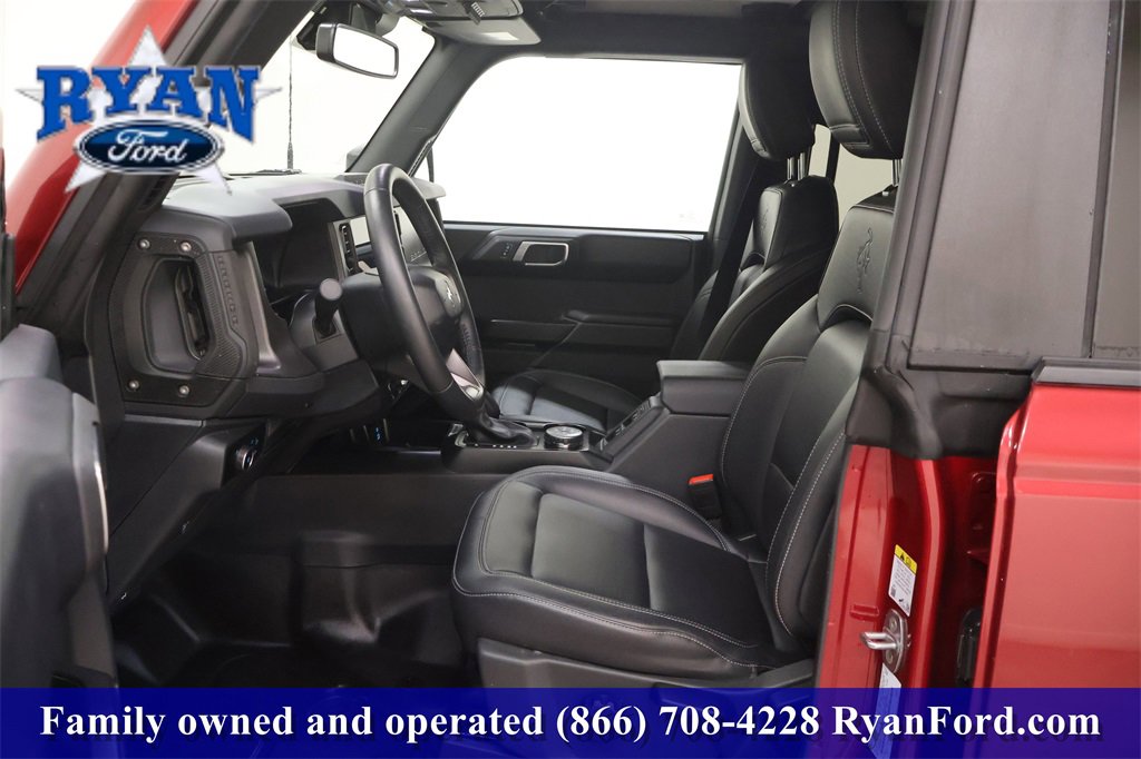 Used 2025 Ford Bronco Badlands image 11