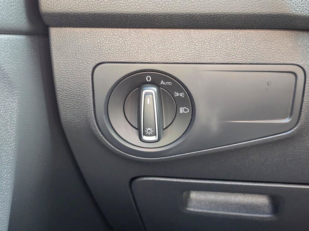 Used 2021 Volkswagen Tiguan SE FWD image 29