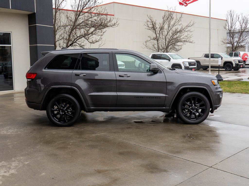 Used 2018 Jeep Grand Cherokee Altitude image 8
