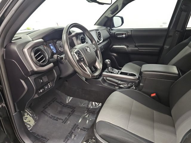 Used 2020 Toyota Tacoma TRD Off-Road w/ Technology Package AWD/4WD image 13