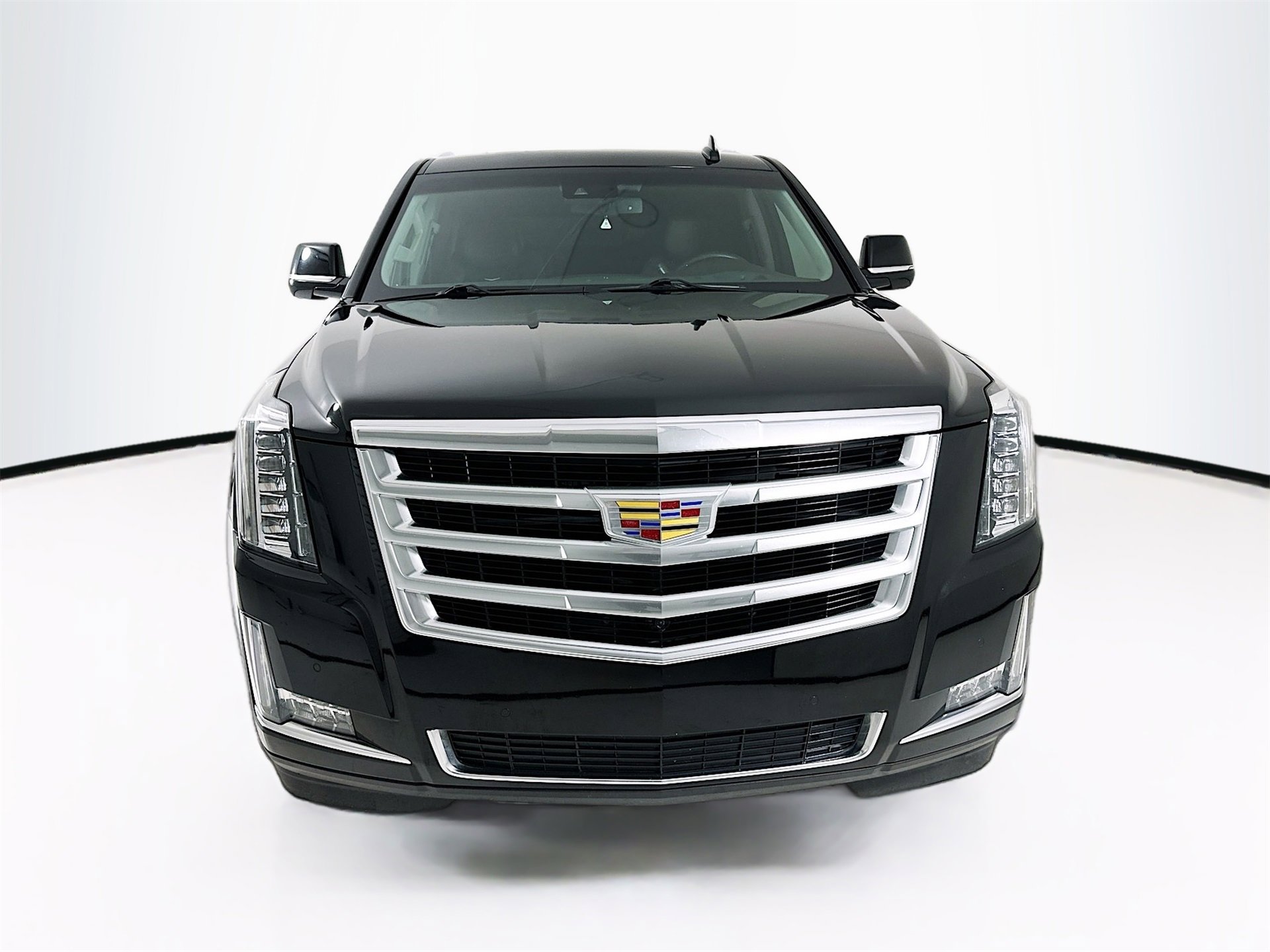 Used 2015 Cadillac Escalade Luxury image 2