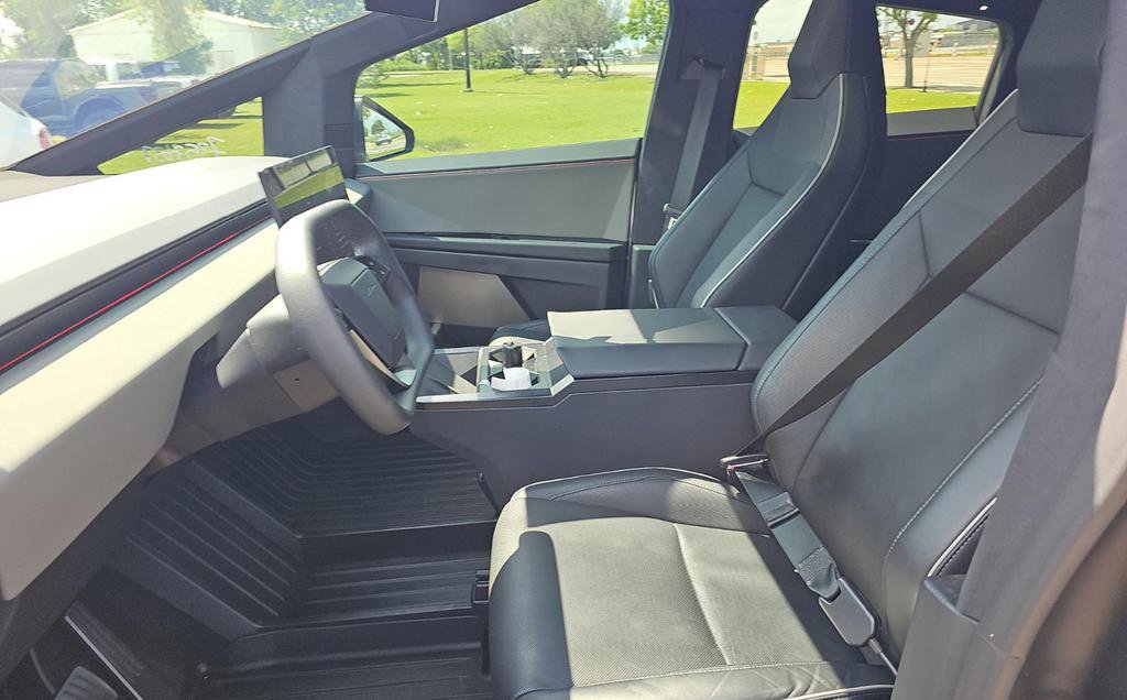 Used 2025 Tesla Cybertruck AWD Crew Cab image 3