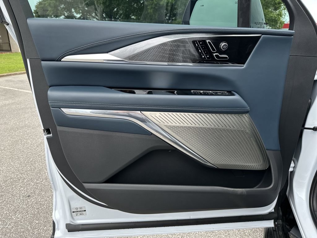 New 2026 Cadillac Escalade IQL Sport 2 w/ LPO, ONYX Package AWD/4WD image 10