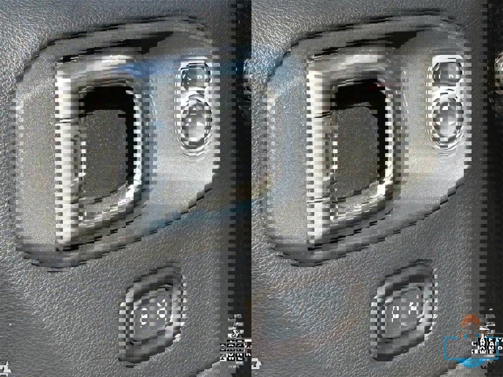 Used 2018 Jeep Wrangler Unlimited Sahara image 15