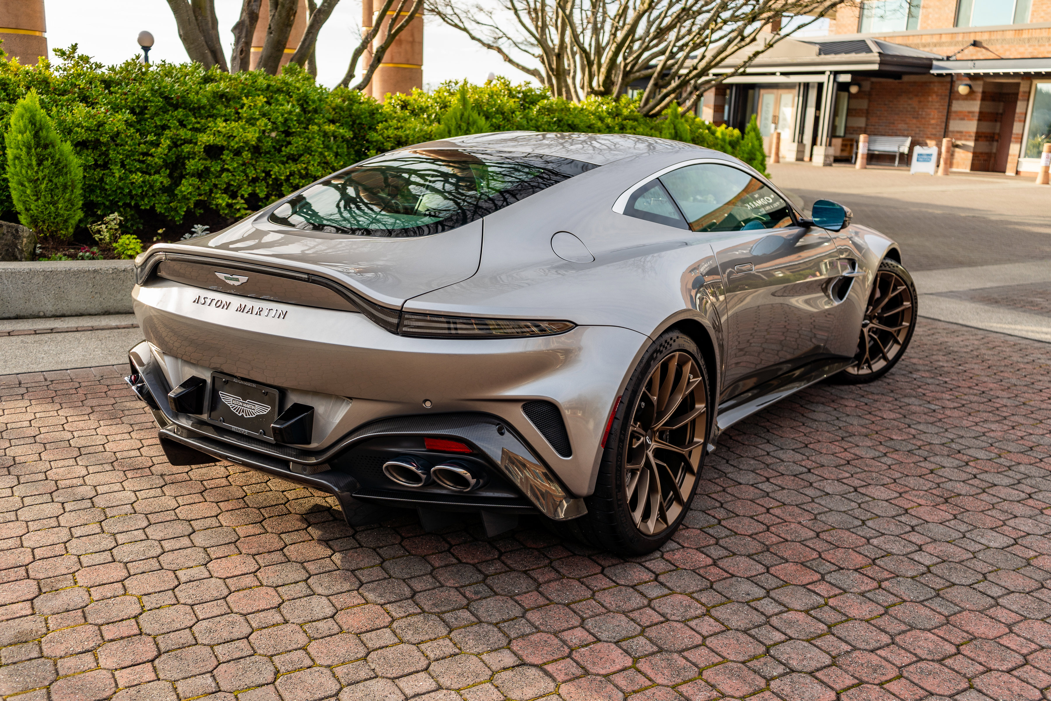 Used 2025 Aston Martin V8 Vantage Coupe image 37
