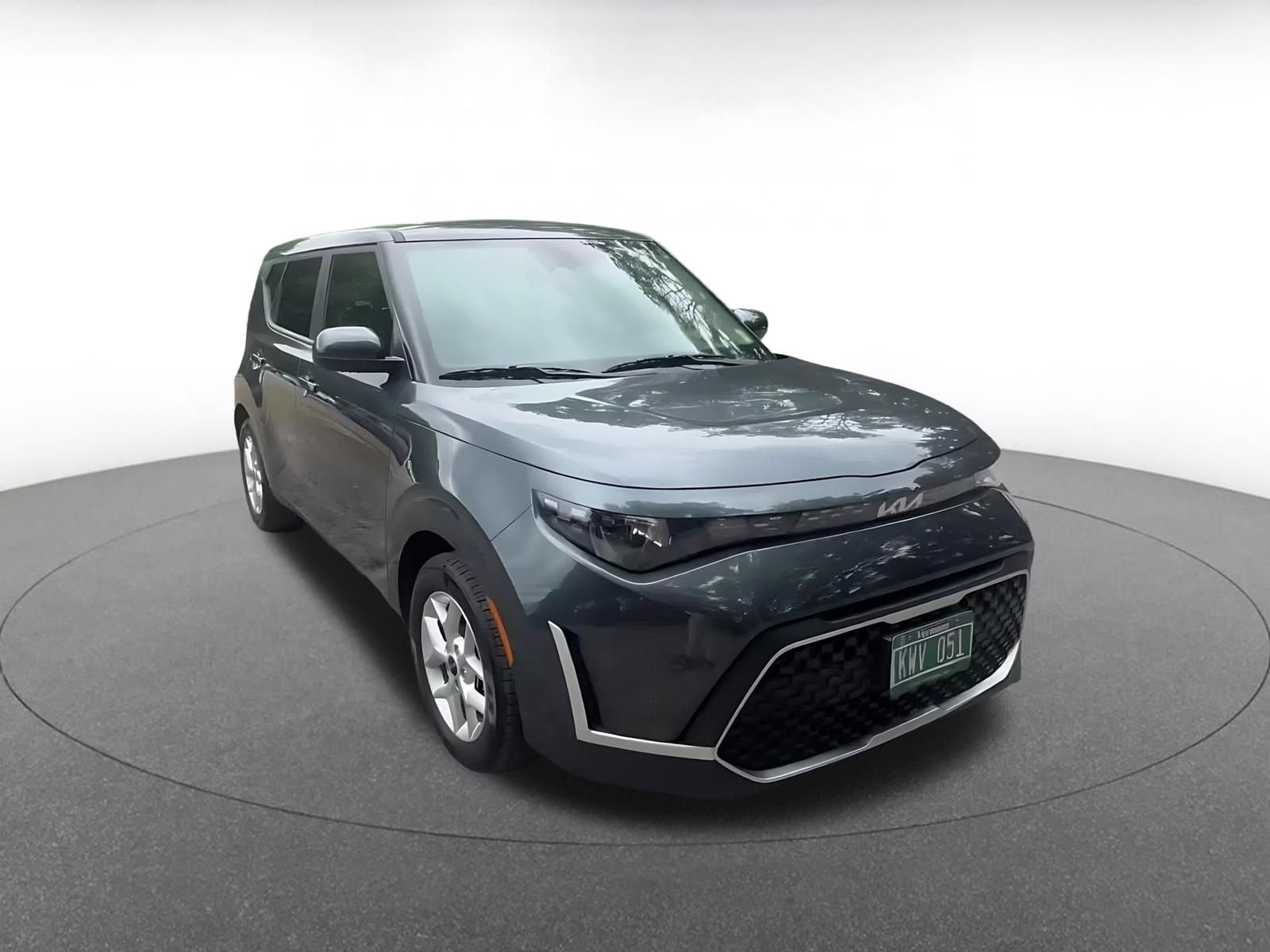 Used 2025 Kia Soul LX w/ LX Technology Package FWD image 3