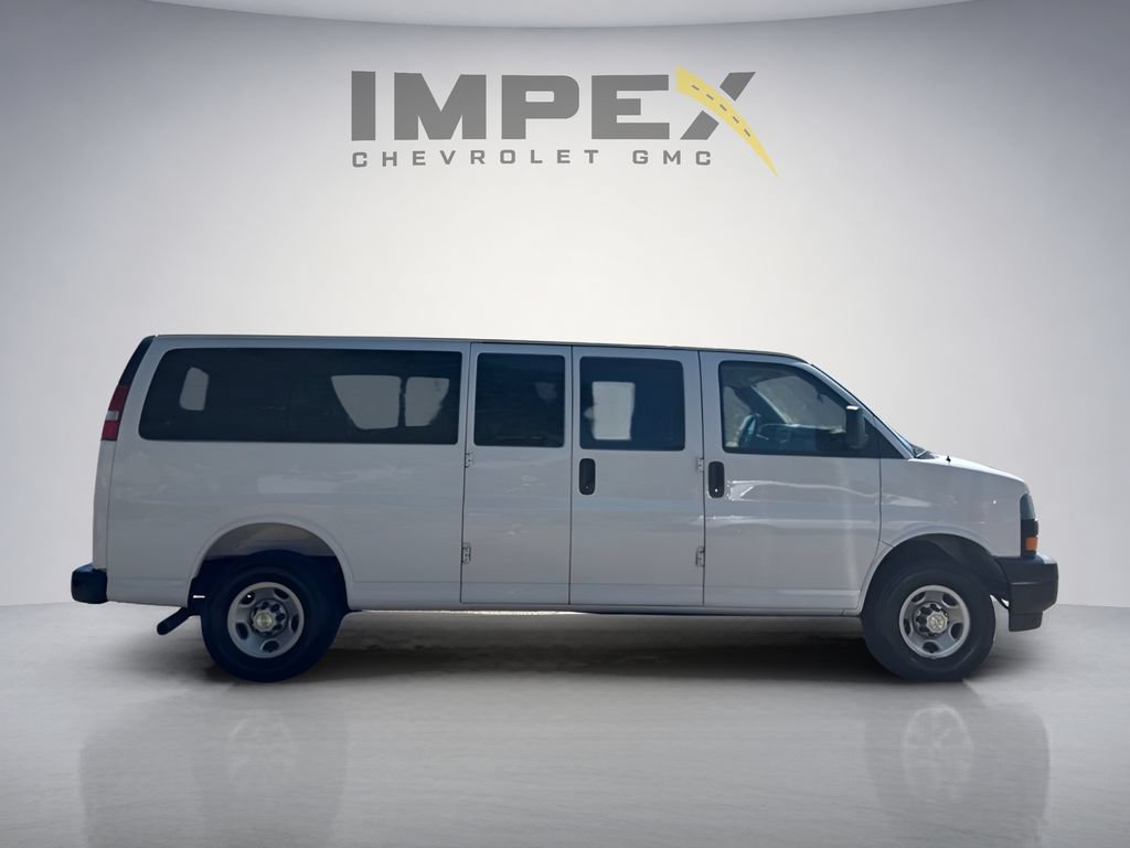 Used 2025 Chevrolet Express 3500 LS RWD image 6
