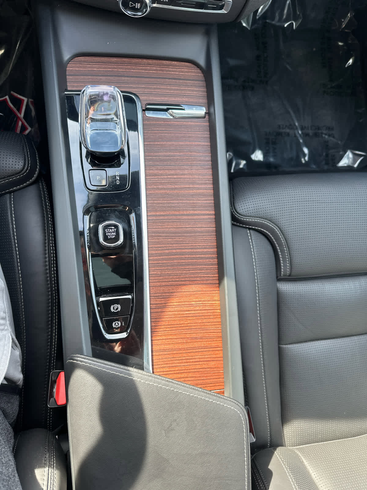 Used 2023 Volvo XC60 B5 Ultimate w/ Climate Package image 24