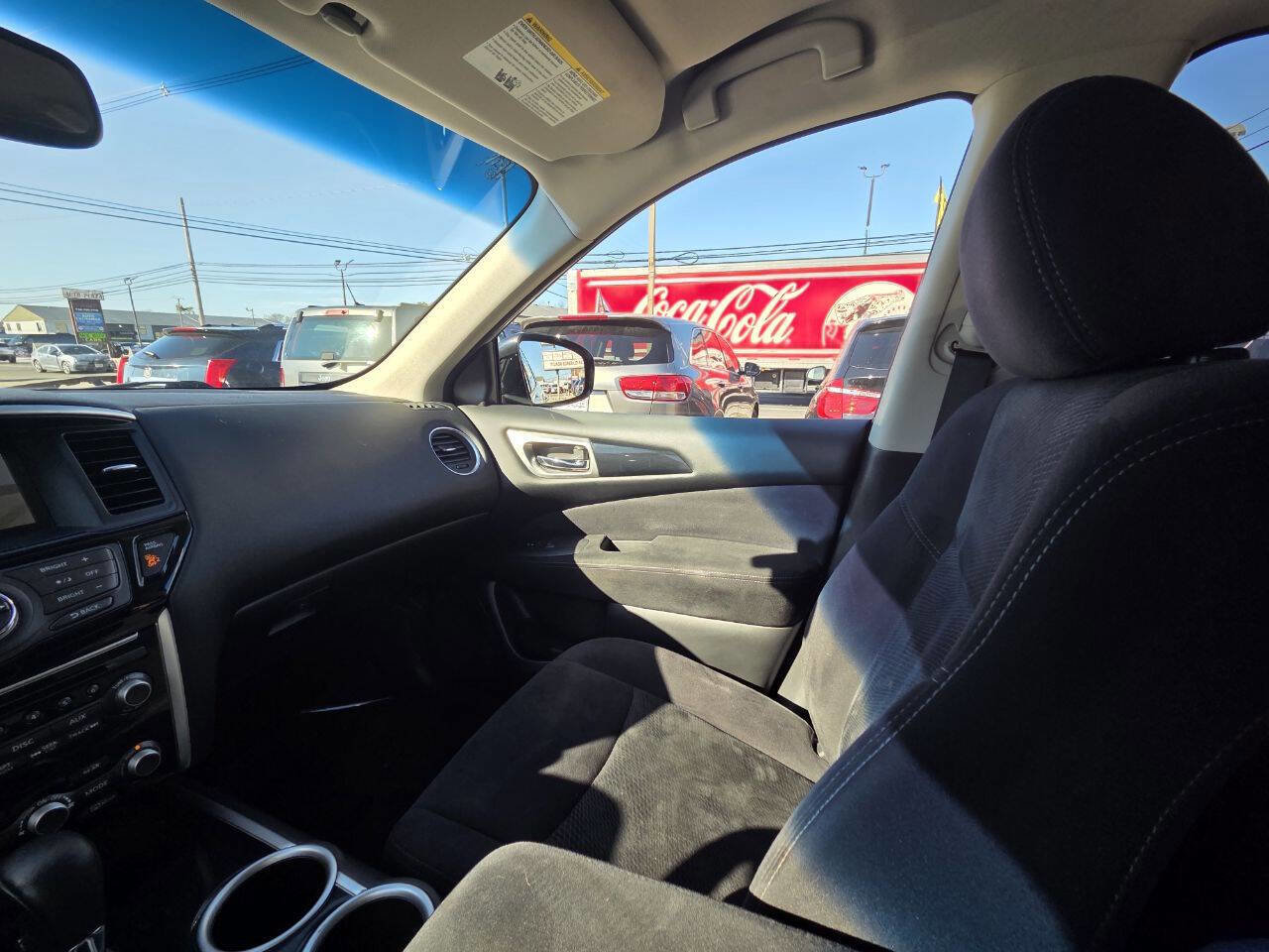 Used 2016 Nissan Pathfinder SV image 18