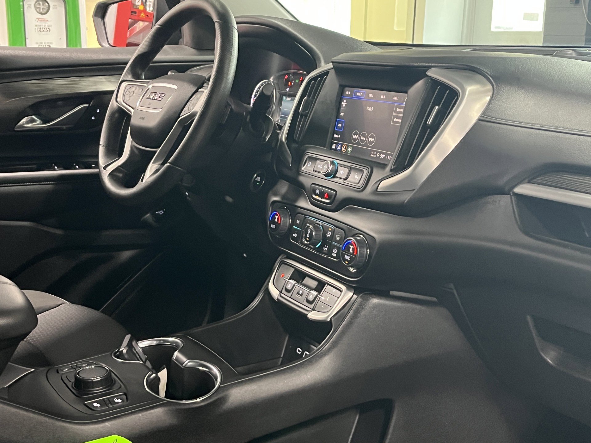 Certified 2022 GMC Terrain SLE w/ Driver Convenience Package image 9