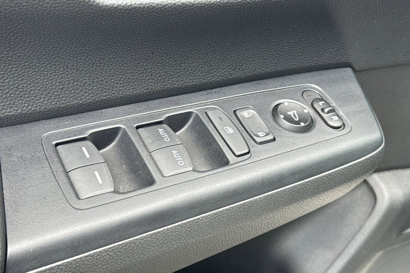 Used 2023 Honda CR-V EX image 13