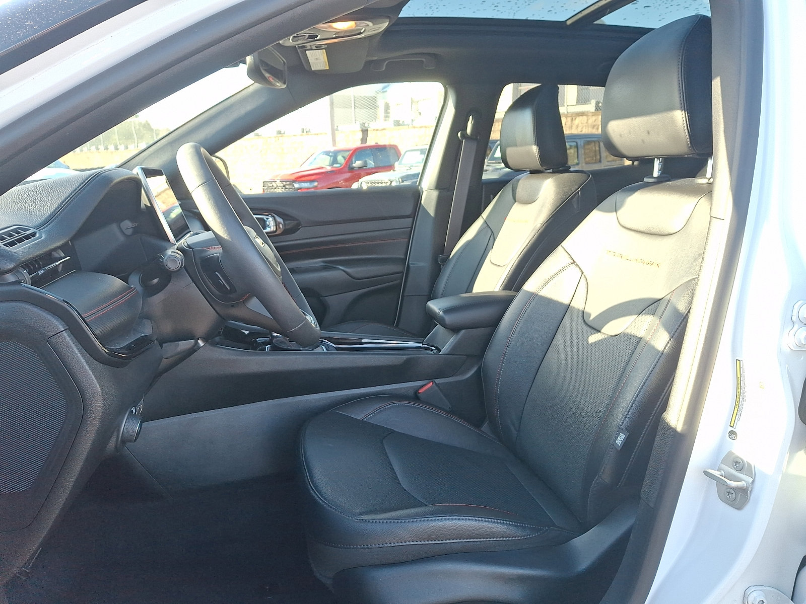 Used 2023 Jeep Compass Trailhawk w/ Trailhawk Elite Group AWD/4WD image 13