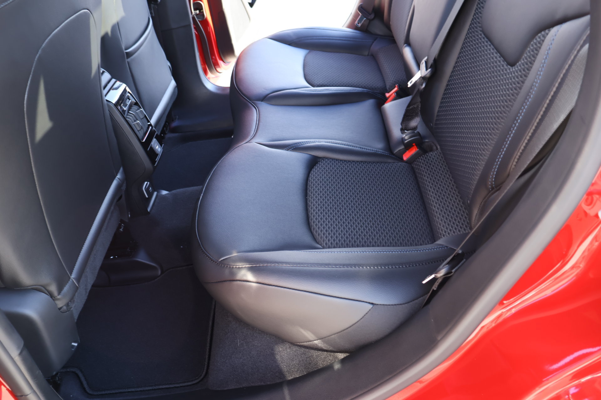 New 2026 Jeep Compass Latitude AWD/4WD image 12