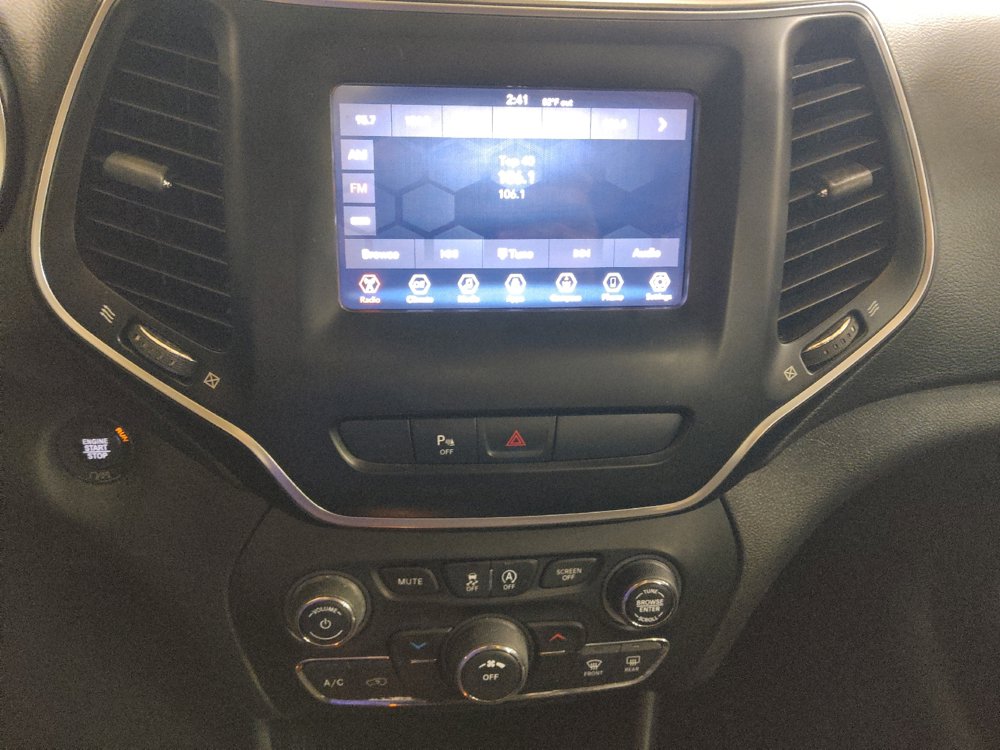 Used 2020 Jeep Cherokee Latitude Plus FWD image 25