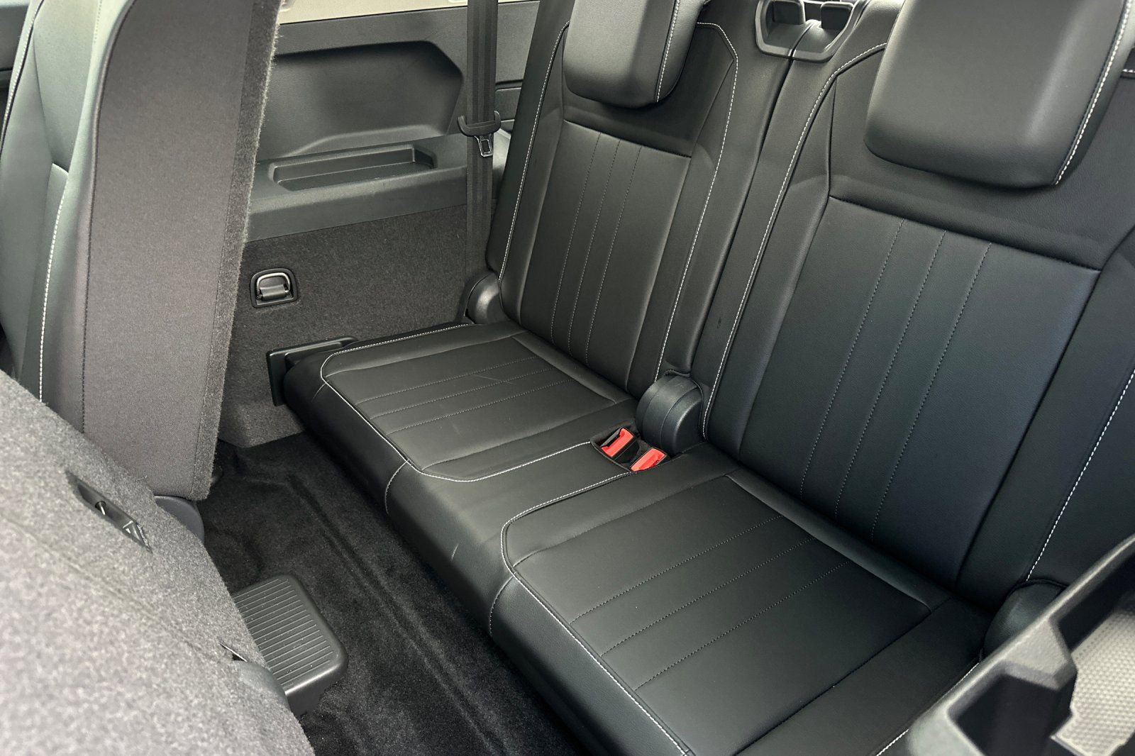 Used 2023 Volkswagen Tiguan SE w/ Panoramic Sunroof Package FWD image 15