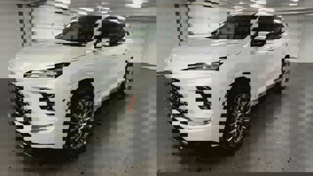 Used 2025 Buick Enclave Avenir w/ Super Cruise Package image 4