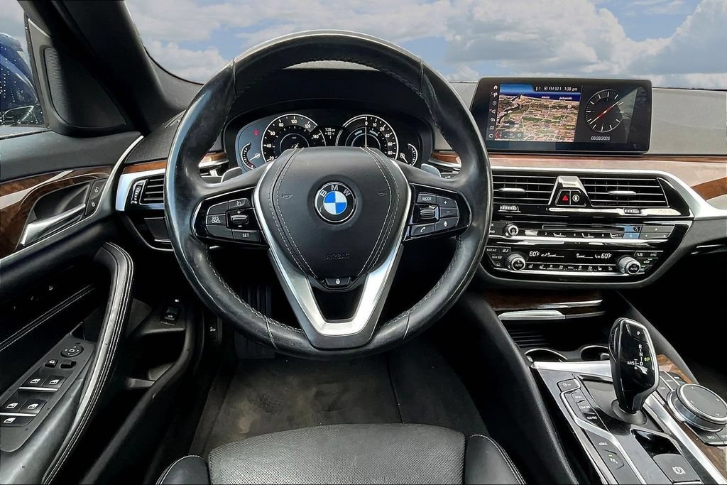 Used 2019 BMW 530e xDrive w/ Luxury Seating Package AWD/4WD image 8